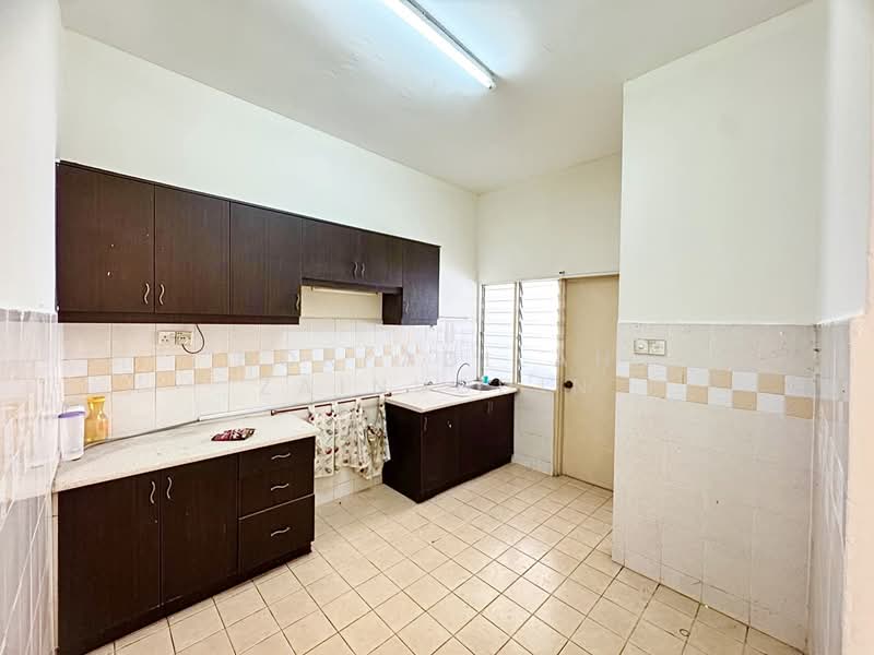 U16, Taman Bukit Subang untuk Untuk Dijual - RM 580,000, Mac 2026 - Kitchen - PropertyGuru.com.my