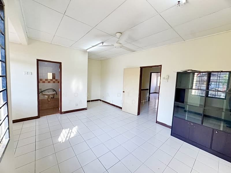 U16, Taman Bukit Subang untuk Untuk Dijual - RM 580,000, Mac 2026 - Living Room - PropertyGuru.com.my