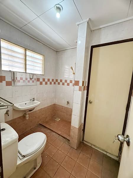 U16, Taman Bukit Subang untuk Untuk Dijual - RM 580,000, Mac 2026 - Bathroom - PropertyGuru.com.my