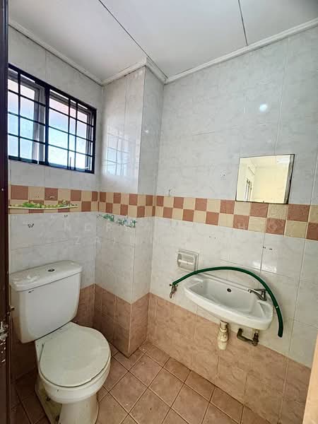 U16, Taman Bukit Subang untuk Untuk Dijual - RM 580,000, Mac 2026 - Bathroom - PropertyGuru.com.my
