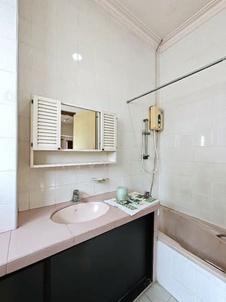 Taman Pelangi untuk Untuk Dijual - RM 1,300,000, Mac 2026 - Bathroom - PropertyGuru.com.my
