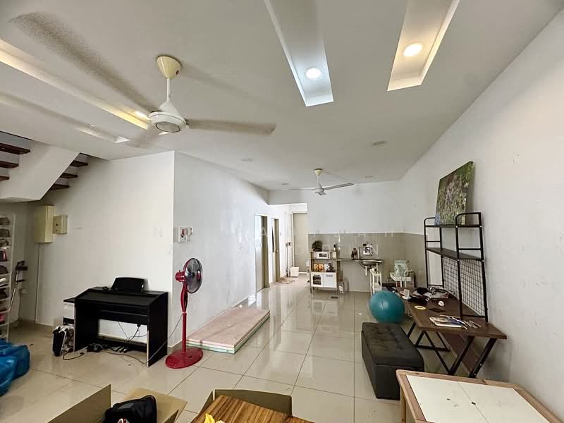 2-storey Terraced House for Sale in Shah Alam (Selangor) - NORFADILAH ZAINUDDIN - Living Room - PropertyGuru.com.my