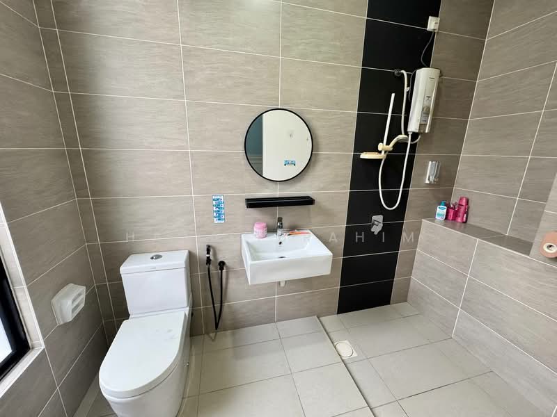 Cluster House for Sale in Eco Majestic (Semenyih) - Hawa Ibrahim - Bathroom - PropertyGuru.com.my