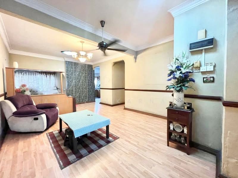 2-storey Terraced House for Sale in SS19 (Subang Jaya) - Adi Zulkarnaen - Living Room - PropertyGuru.com.my