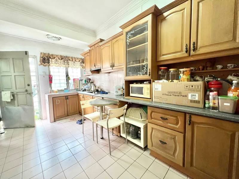 2-storey Terraced House for Sale in SS19 (Subang Jaya) - Adi Zulkarnaen - Kitchen - PropertyGuru.com.my