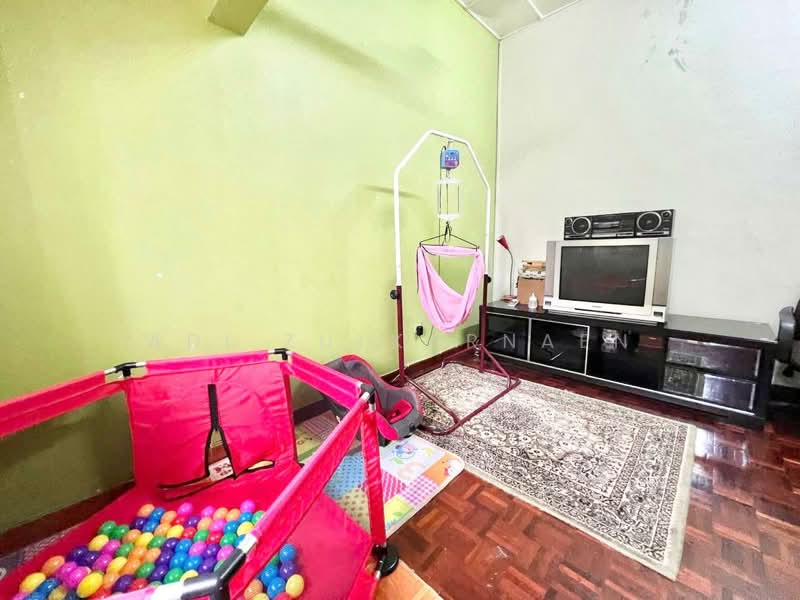 2-storey Terraced House for Sale in SS19 (Subang Jaya) - Adi Zulkarnaen - Living Room - PropertyGuru.com.my