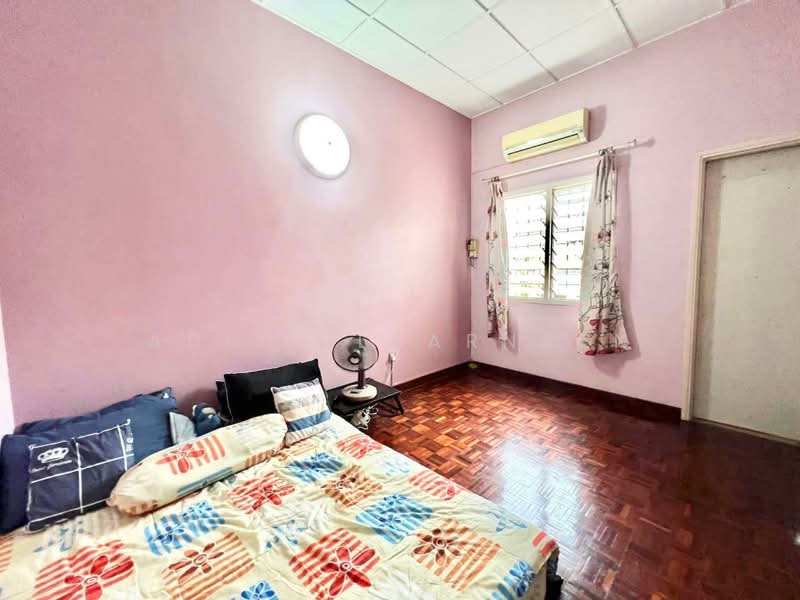 2-storey Terraced House for Sale in SS19 (Subang Jaya) - Adi Zulkarnaen - Bedroom - PropertyGuru.com.my