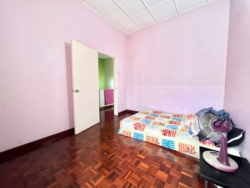 2-storey Terraced House for Sale in SS19 (Subang Jaya) - Adi Zulkarnaen - Bedroom - PropertyGuru.com.my