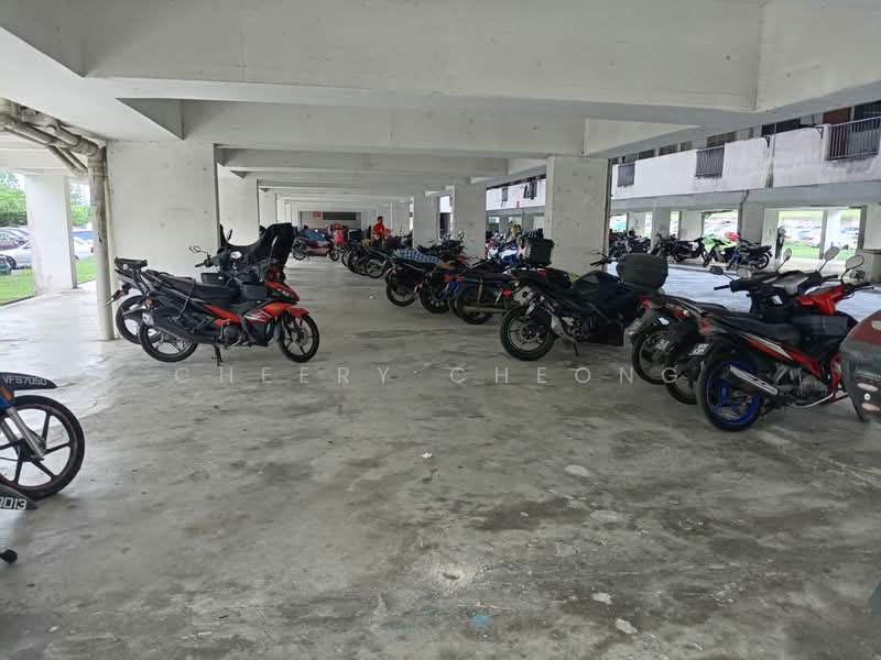 Flat Mahkota Cheras (L6 L7 L8 L9) untuk Untuk Disewa - RM 700 /bulan, Mac 2026 - Car Park - PropertyGuru.com.my