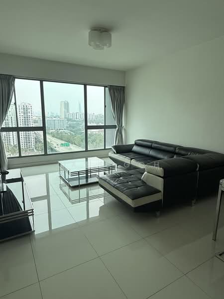 Kediaman Servis untuk Dijual di Gateway Kiaramas Residences - Jass Goh - Living Room - PropertyGuru.com.my