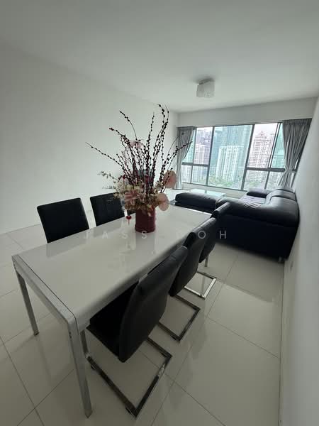 Kediaman Servis untuk Dijual di Gateway Kiaramas Residences - Jass Goh - Living Room - PropertyGuru.com.my