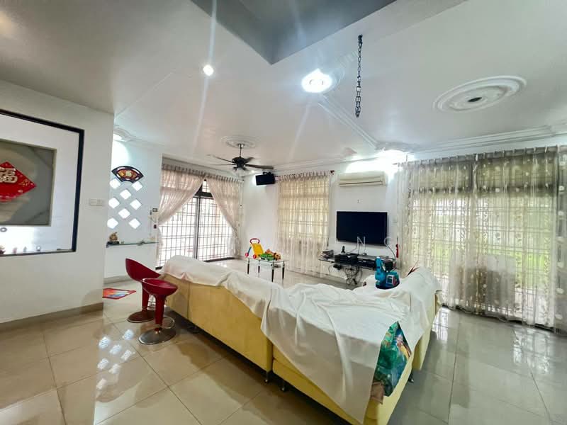 Taman Daya - Jalan Nibong 28 untuk Untuk Dijual - RM 880,000, Mac 2026 - Living Room - PropertyGuru.com.my