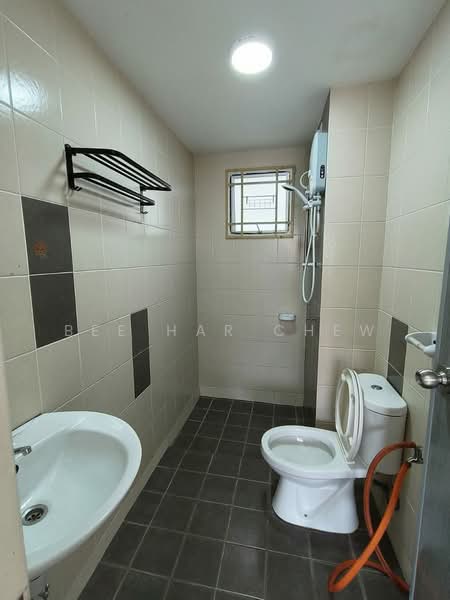 Seri Baiduri untuk Untuk Disewa - RM 1,200 /bulan, Mac 2026 - Bathroom - PropertyGuru.com.my