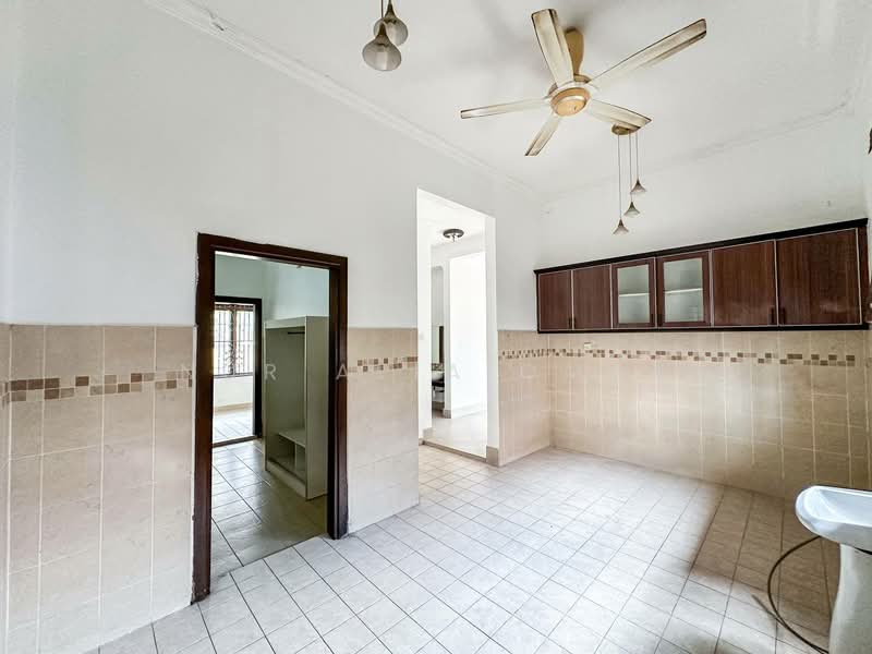 Seksyen 27 Shah Alam untuk Untuk Dijual - RM 1,600,000, Mac 2026 - Kitchen - PropertyGuru.com.my