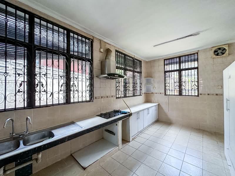 Seksyen 27 Shah Alam untuk Untuk Dijual - RM 1,600,000, Mac 2026 - Kitchen - PropertyGuru.com.my