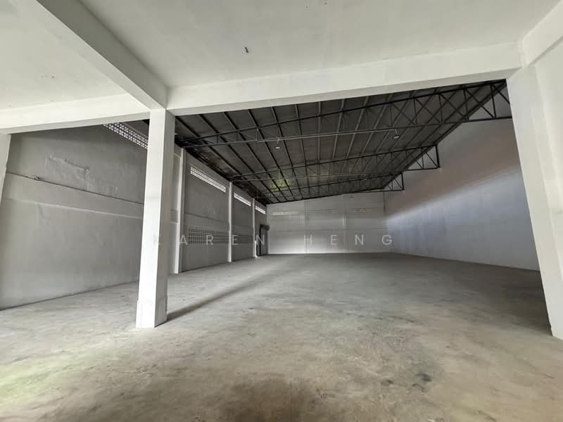 Semi-D Factory for Rent in Taman Perindustrian Cemerlang (Ulu Tiram) - Karen Heng - Interior - PropertyGuru.com.my