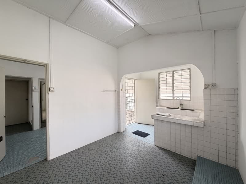 Bungalow for Sale in Jalan Klang Lama (Old Klang Road) (Kuala Lumpur) - Alex Loh - Kitchen - PropertyGuru.com.my