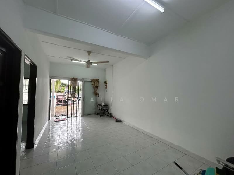 Taman Klang Perdana,Kapar untuk Untuk Dijual - RM 300,000, Mac 2026 - Living Room - PropertyGuru.com.my