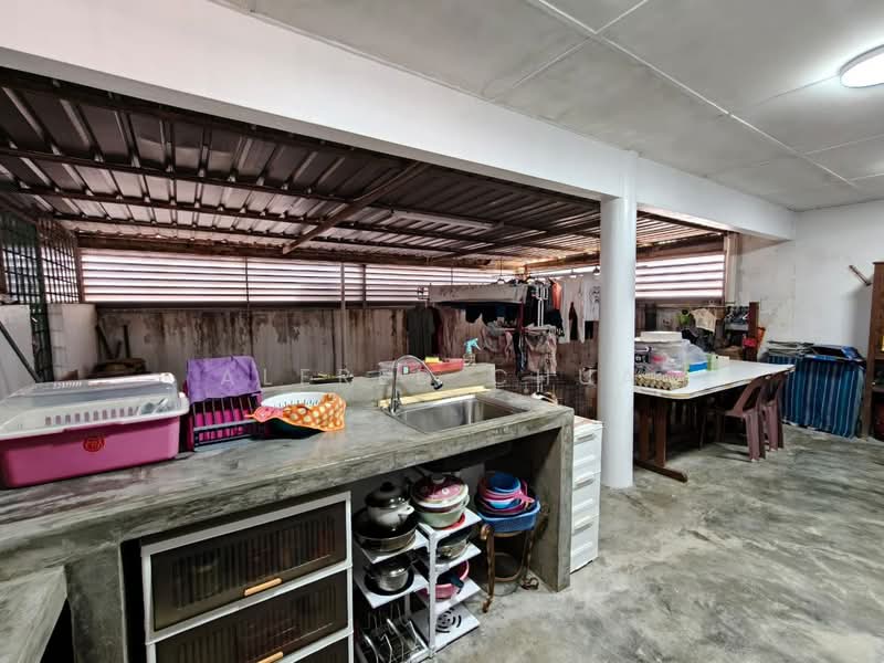 Jalan Arang, Kuching untuk Untuk Dijual - RM 920,000, Mac 2026 - Kitchen - PropertyGuru.com.my
