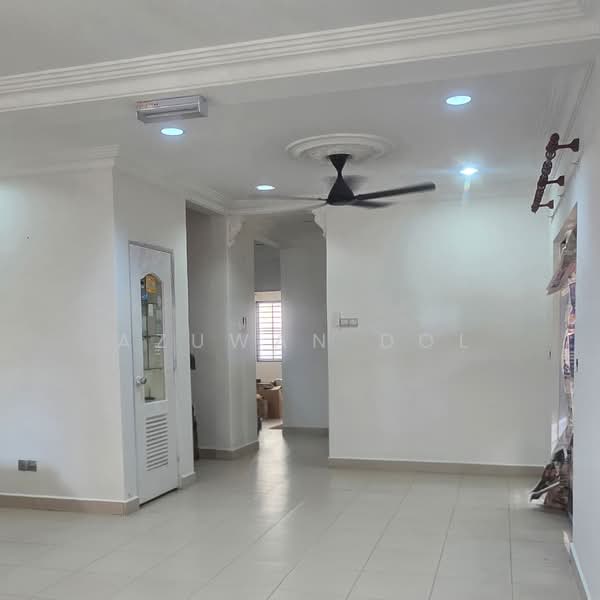 2-storey Terraced House for Rent in Subang Bestari (Shah Alam) - Azuwan Dol - Living Room - PropertyGuru.com.my