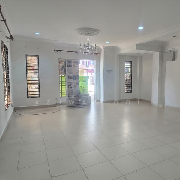 2-storey Terraced House for Rent in Subang Bestari (Shah Alam) - Azuwan Dol - Living Room - PropertyGuru.com.my