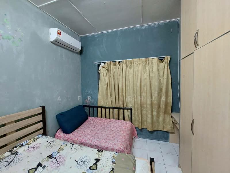 1-storey Terraced House for Sale in Taman Desa Ilmu (Samarahan) - Alfred Chua - Bedroom - PropertyGuru.com.my