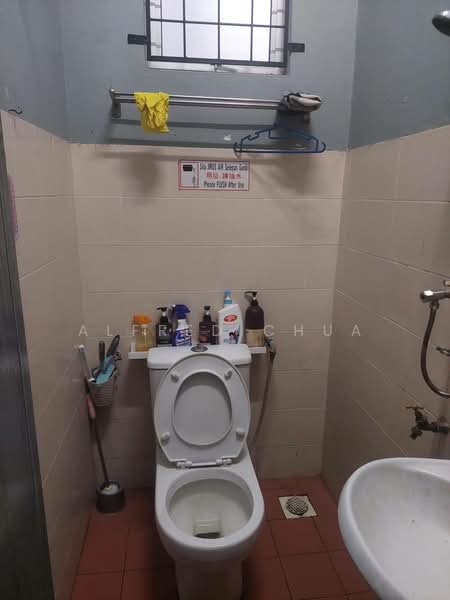 1-storey Terraced House for Sale in Taman Desa Ilmu (Samarahan) - Alfred Chua - Bathroom - PropertyGuru.com.my