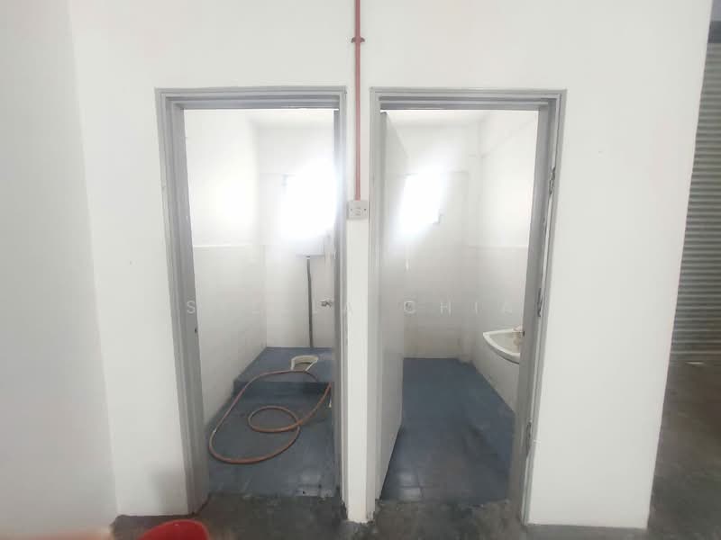 Terrace Factory for Rent in Kulai (Johor) - Stella Chia - Bathroom - PropertyGuru.com.my