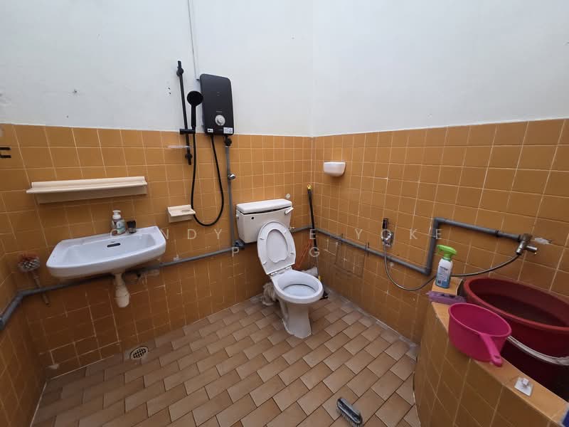 2-storey Terraced House for Sale in Taman Overseas Union (Taman Oug) (Jalan Klang Lama (Old Klang Road)) - Cindy Lee Yoke Peng - Bathroom - PropertyGuru.com.my