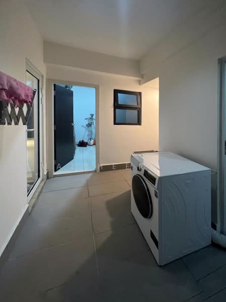 Condominium for Sale at Royalle Condominium - Mazsheera . - Yard - PropertyGuru.com.my