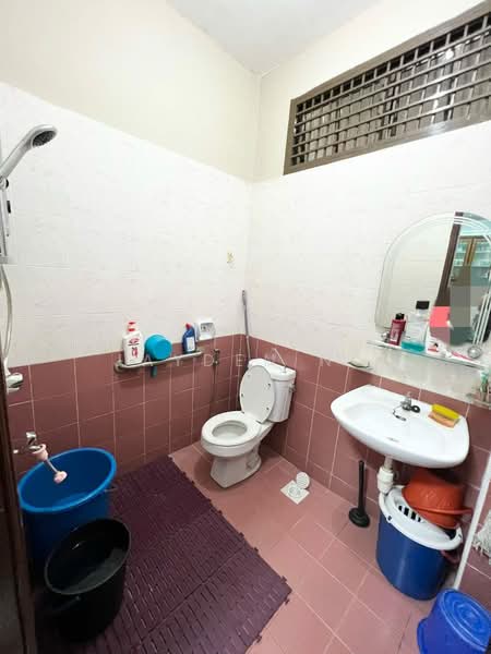 Semi-Detached House for Sale in Taman Rinting (Masai) - Jayden Ng - Bathroom - PropertyGuru.com.my