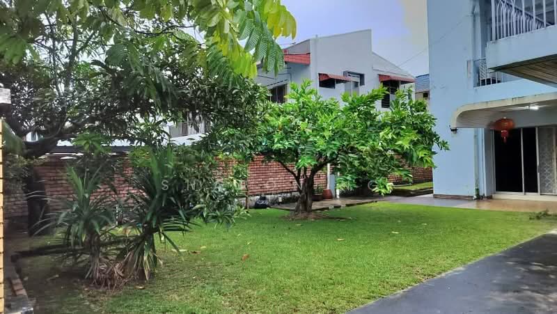 Semi-Detached House for Sale in Taman Iskandar (Johor Bahru) - Sharon Ng - Garden - PropertyGuru.com.my