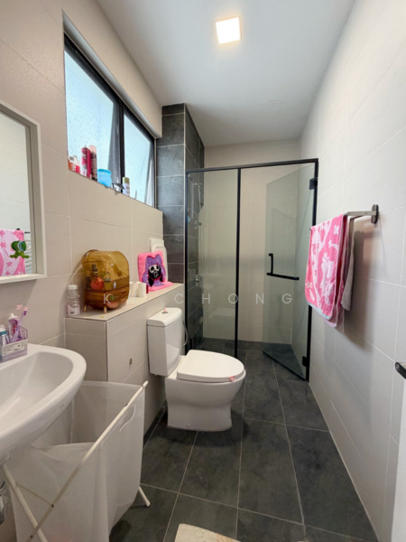 Semi-Detached House for Sale in Setia Utama (Setia Alam) - KH Chong - Bathroom - PropertyGuru.com.my