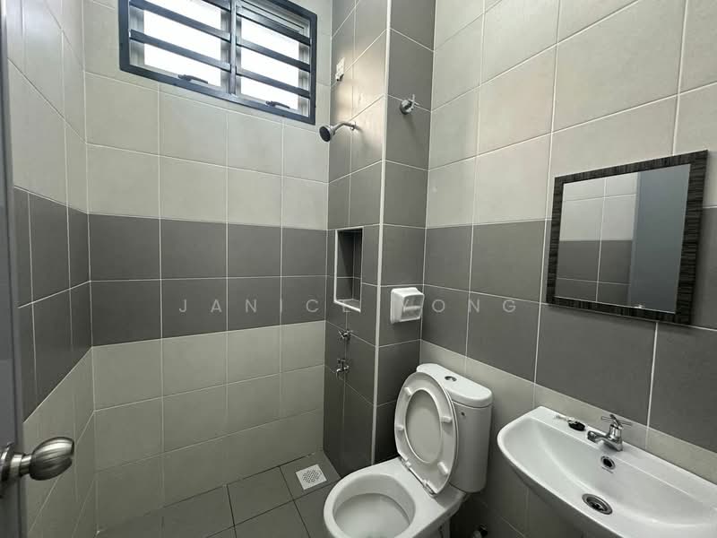 1-storey Terraced House for Rent in Bandar Putra (Kulai) - Janice Yong - Bathroom - PropertyGuru.com.my