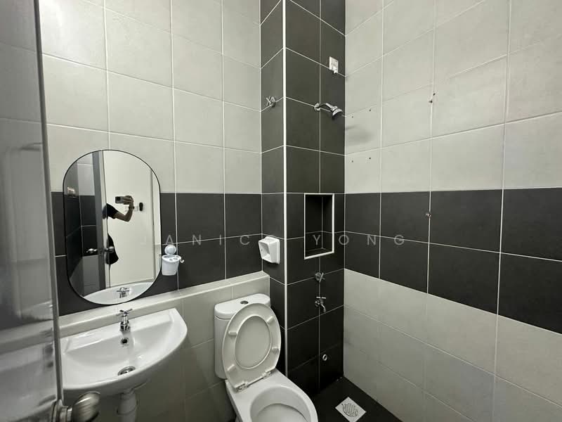 1-storey Terraced House for Rent in Bandar Putra (Kulai) - Janice Yong - Bathroom - PropertyGuru.com.my