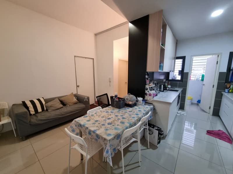 Lakeville Residence untuk Untuk Disewa - RM 1,000 /bulan, Mac 2026 - Living Room - PropertyGuru.com.my