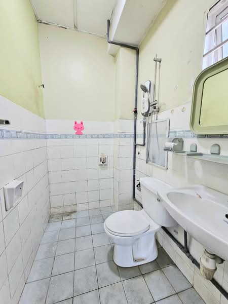 Rumah Teres 2 Tingkat untuk Dijual di Taman Wawasan (Puchong) - Sally Anne Khoo Siew bee - Bathroom - PropertyGuru.com.my