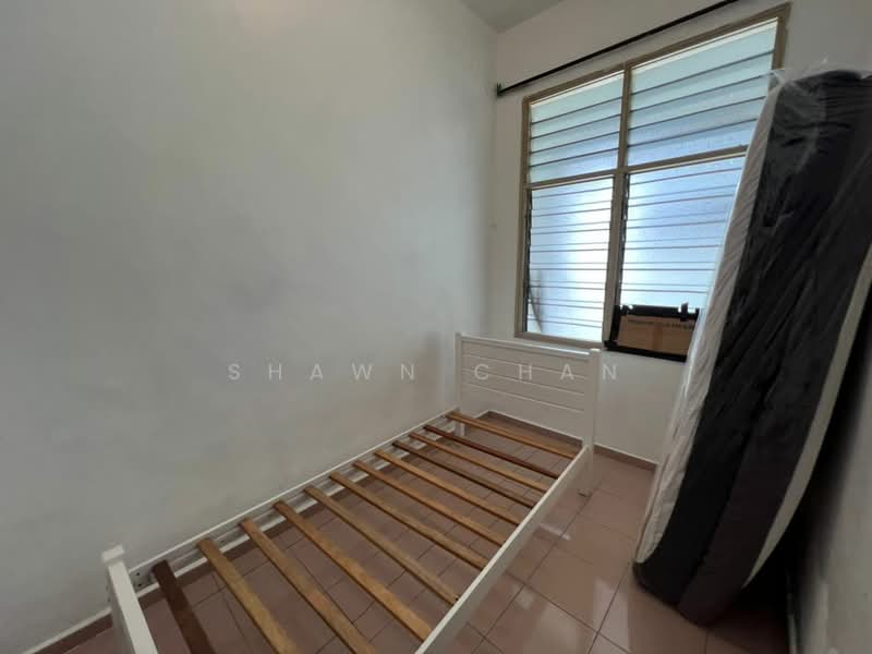 2-storey Terraced House for Rent in Taman Pelangi (Johor Bahru) - Shawn Chan - Bedroom - PropertyGuru.com.my