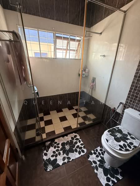 Semi-Detached House for Sale in Jalan Ipoh (Kuala Lumpur) - Queena Tang - Bathroom - PropertyGuru.com.my