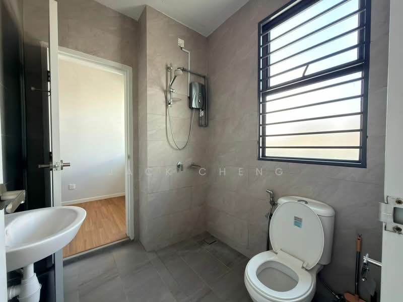 Rumah Teres 2 Tingkat untuk Dijual di Bandar Country Homes (Rawang) - Jack Cheng - Bathroom - PropertyGuru.com.my