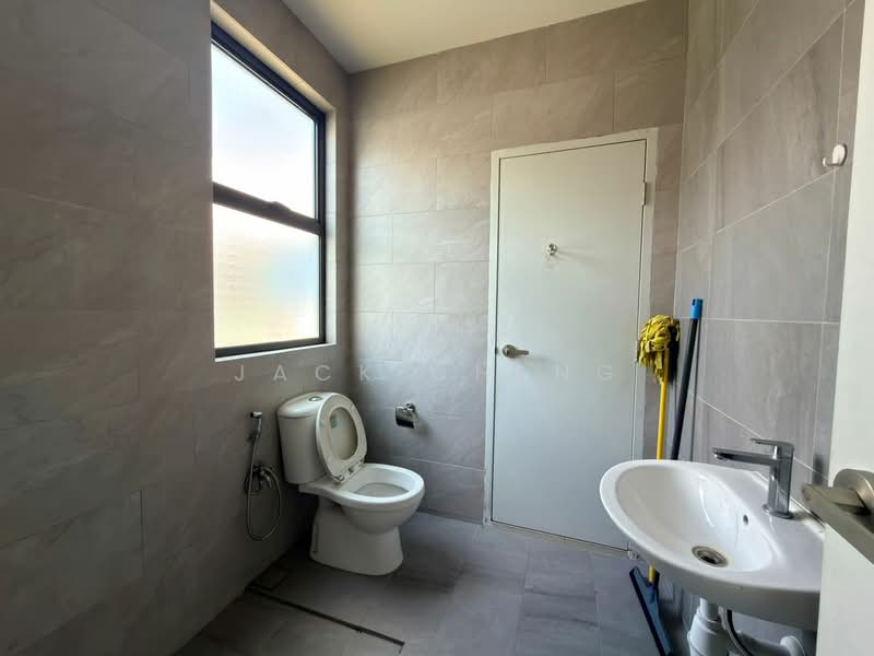 Rumah Teres 2 Tingkat untuk Dijual di Bandar Country Homes (Rawang) - Jack Cheng - Bathroom - PropertyGuru.com.my