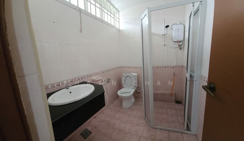 2-storey Terraced House for Rent in Taman Pelangi (Johor Bahru) - Shawn Chan - Bathroom - PropertyGuru.com.my