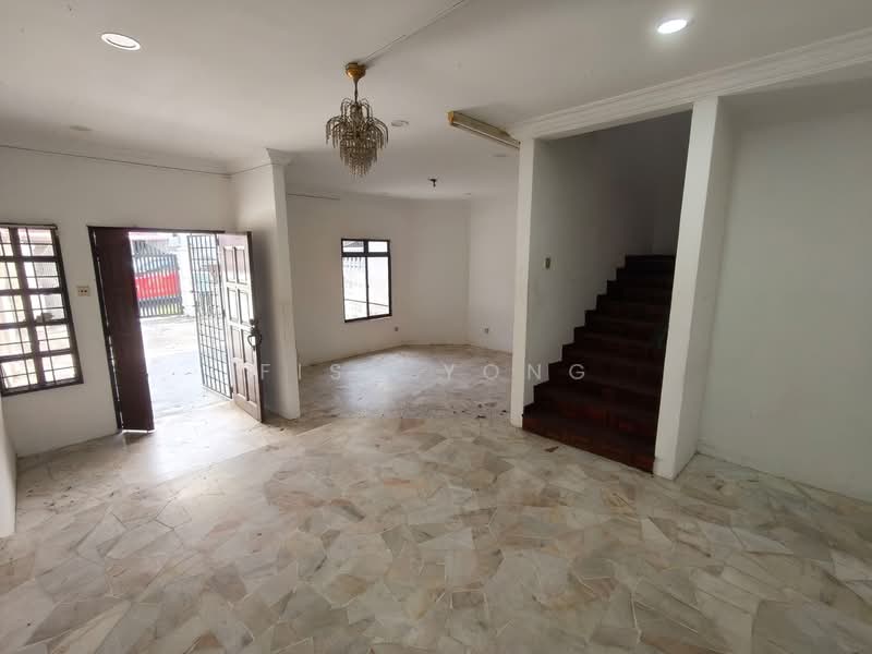 1.5-storey Terraced House for Rent in Skudai (Johor) - Fish Yong - Entrance - PropertyGuru.com.my