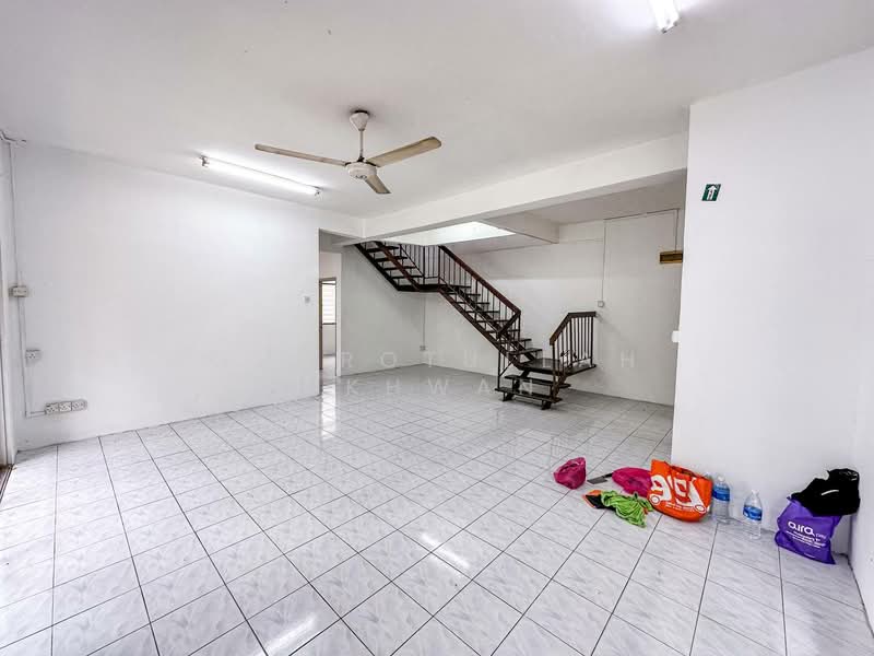 2-storey Terraced House for Sale in Taman Lestari Putra (Seri Kembangan) - Gudrotullah Ikhwan - Interior - PropertyGuru.com.my