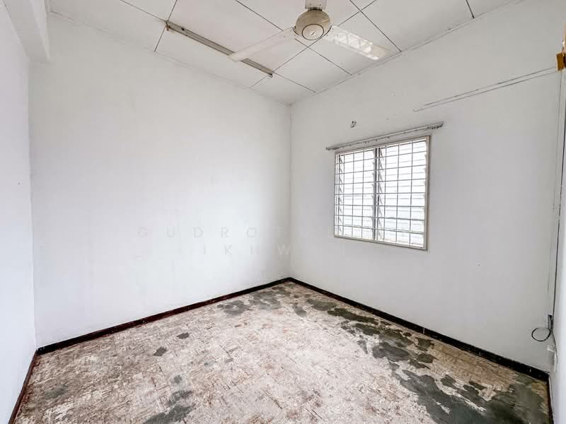 2-storey Terraced House for Sale in Taman Lestari Putra (Seri Kembangan) - Gudrotullah Ikhwan - Interior - PropertyGuru.com.my