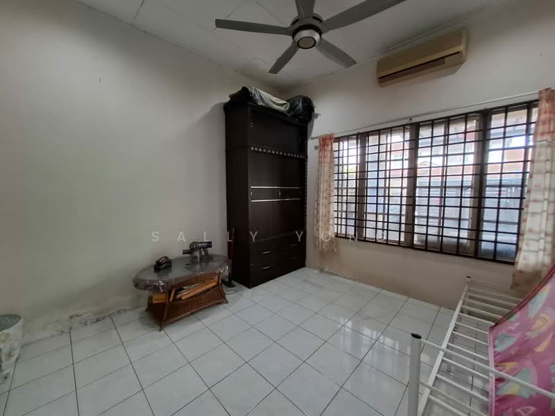 1.5-storey Terraced House for Sale in Klang (Selangor) - Sally Yong - Bedroom - PropertyGuru.com.my