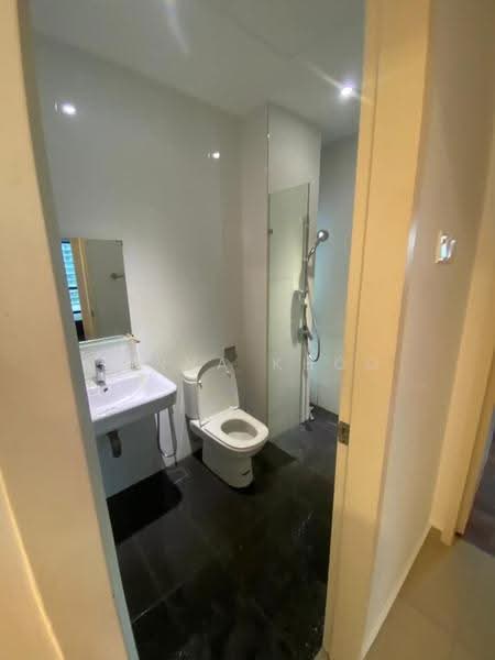 Kediaman Servis untuk Dijual di Reizz Residence - Rinna Khoo - Bathroom - PropertyGuru.com.my