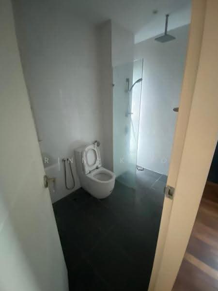 Kediaman Servis untuk Dijual di Reizz Residence - Rinna Khoo - Bathroom - PropertyGuru.com.my