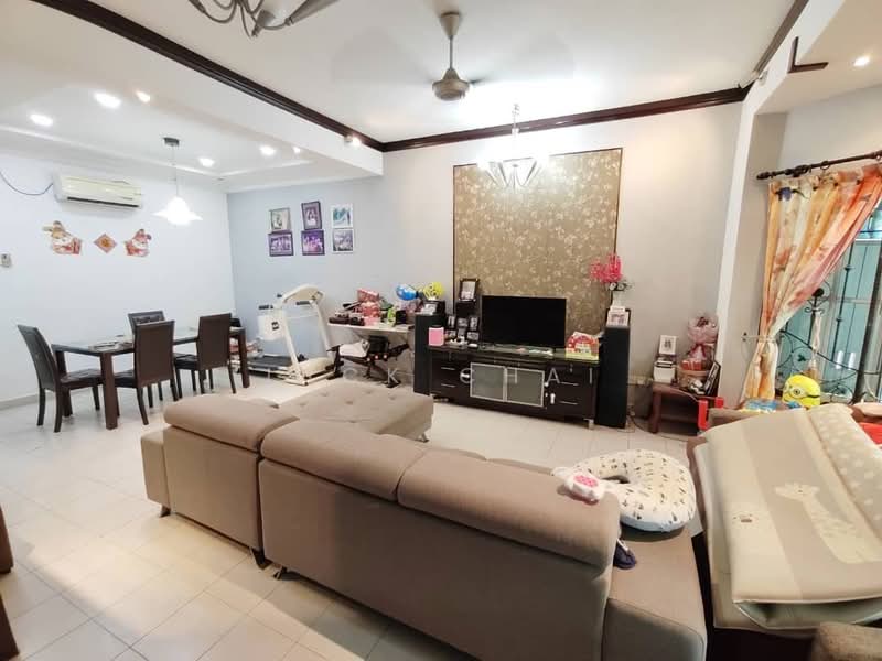 Rumah Teres 2 Tingkat untuk Dijual di Bandar Seri Alam (Masai) - Jack Chai - Living Room - PropertyGuru.com.my