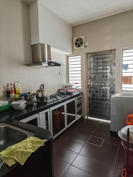 1.5-storey Terraced House for Sale in Taman Impian Emas (Skudai) - Coco Feng Lily - Kitchen - PropertyGuru.com.my